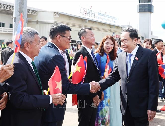 Lễ đón Chủ tịch Quốc hội Trần Thanh Mẫn tại Sân bay quốc tế Wattay, Thủ đô Vientiane. Ảnh: Thống Nhất/TTXVN