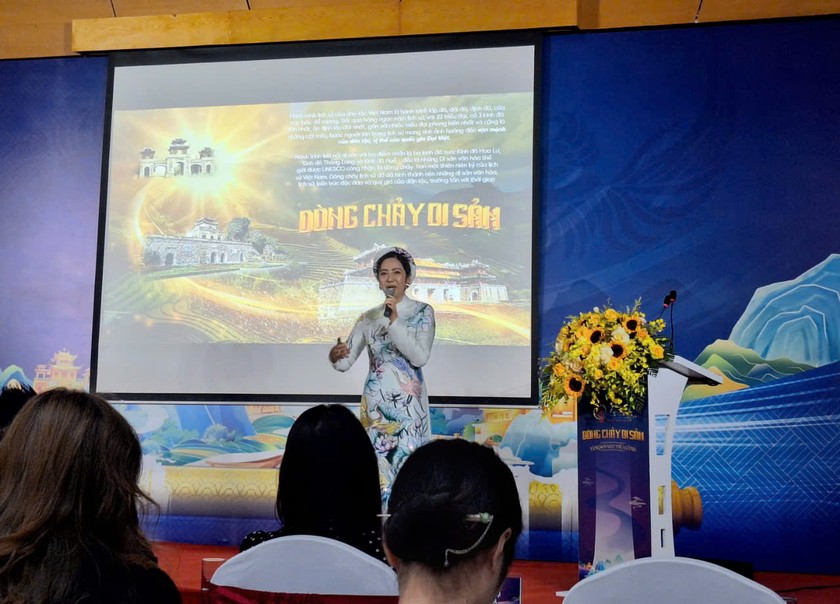 Theo bà Lê Hải Yến - Tổng Đạo diễn Festival Ninh Bình 2024, “Dòng chảy di sản” lấy ý tưởng từ hành trình lịch sử của dân tộc Việt Nam. (Ảnh: Thùy Dương)