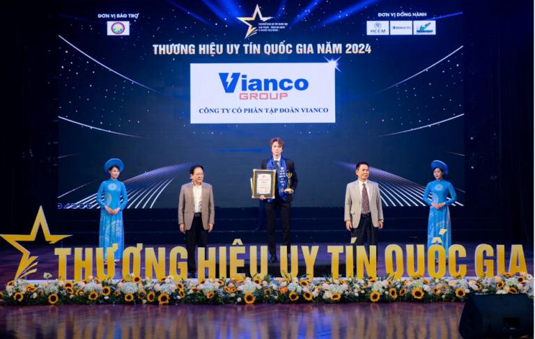 Ông Nguyễn Văn Tiến - Giám Đốc Marketing vinh dự nhận giải Top 10 - “Thương hiệu uy tín Quốc gia, Sản phẩm – Dịch vụ vàng vì người tiêu dùng năm 2024”