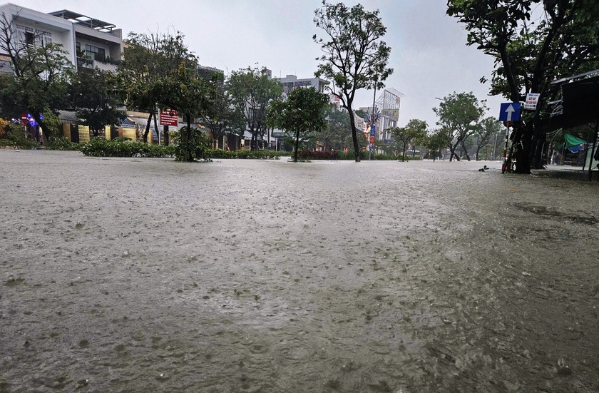 Nhiều trường học trên địa bàn TP Đà Nẵng đã cho học sinh nghỉ học để đảm bảo an toàn trước diễn biến phức tạp của mưa lớn