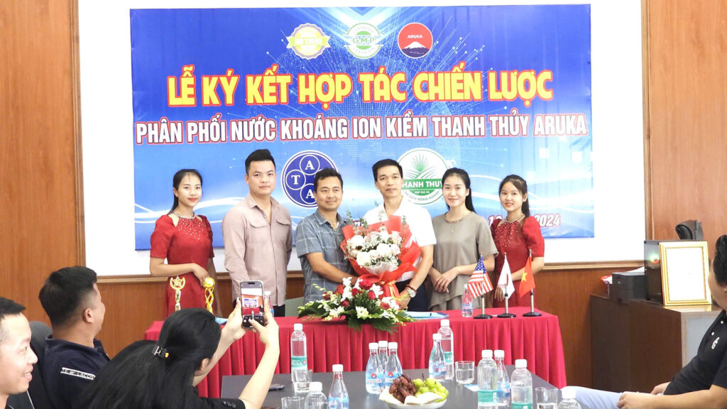 Lễ ký kết hợp tác giữa tập đoàn TaKa Việt Nam và thương hiệu nước Ion kiềm ARUKA