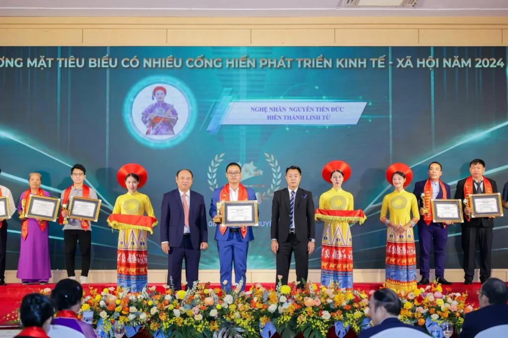 Nghệ nhân, đồng thầy Nguyễn Tiến Đức – người trẻ với những thành tựu tích cực cho công tác phát huy giá trị Di sản Văn hóa và an sinh xã hội