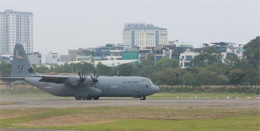 Máy bay vận tải quân sự hạng trung C-130J Super Hercules của Mỹ.