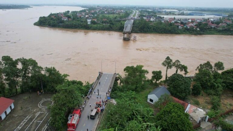 Cầu Phong Châu cũ sau sự cố bị sập