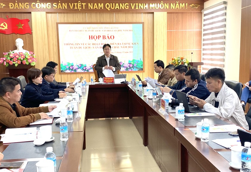 Quang cảnh buổi họp báo.