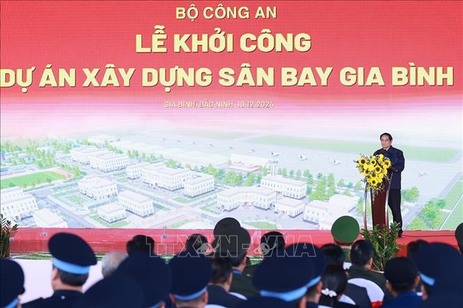 Thủ tướng Phạm Minh Chính phát biểu tại Lễ khởi công Dự án xây dựng sân bay Gia Bình. Ảnh: Dương Giang/TTXVN