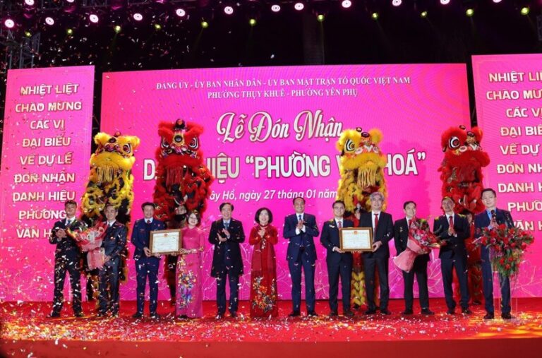 Phường Thụy Khuê đón nhận danh hiệu “Phường văn hóa”. Ảnh: T.H