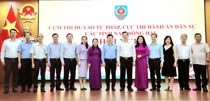 Tổng kết công tác thi đua khen thưởng năm 2024 Cụm thi đua Khối cơ quan Tư pháp các tỉnh Nam sông Hậu. Ảnh: Báo PLVN