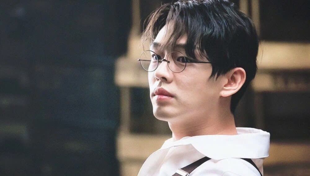 Yoo Ah In  trở thành "Ảnh đế" trẻ nhất lịch sử giải Rồng Xanh khi mới 29 tuổi. Ảnh: Internet