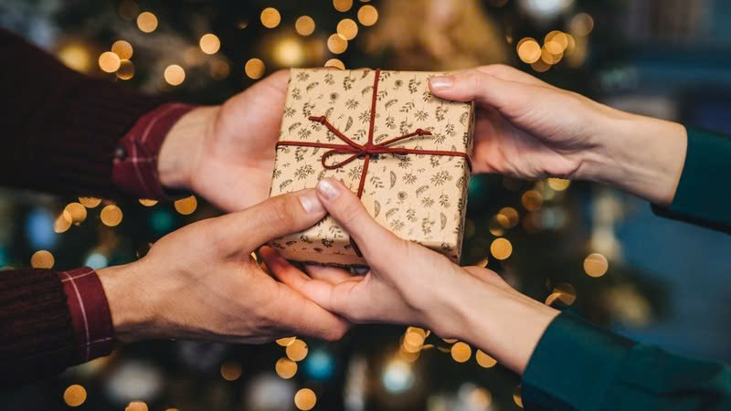 Ý nghĩa ngày lễ tặng quà. Ảnh: Internet