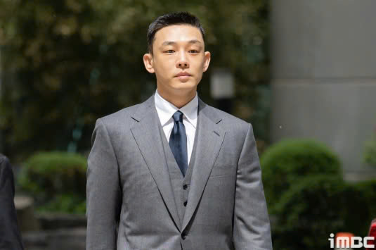 Diễn viên Yoo Ah In trong phiên tòa phúc thẩm. Ảnh: iMBC