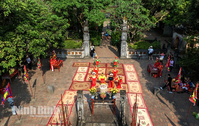 Nghi thức tế cửu khúc nữ quan tại Lễ hội Hoa Lư. Ảnh: T.Huy