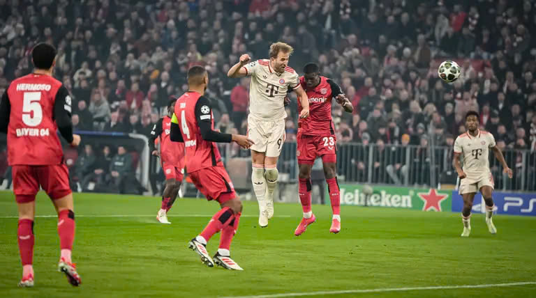 Harry Kane đánh đầu mở tỷ số trong trận Bayern thắng Leverkusen 3-0 trên sân Allianz, Munich, Đức ngày 5/3. Ảnh: FC Bayern