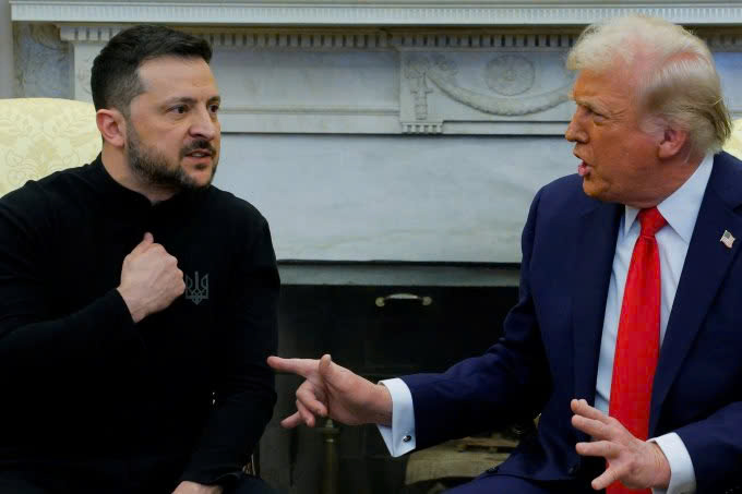 Tổng thống Zelensky (trái) và ông Trump tranh cãi tại Nhà Trắng ngày. Ảnh: Reuters