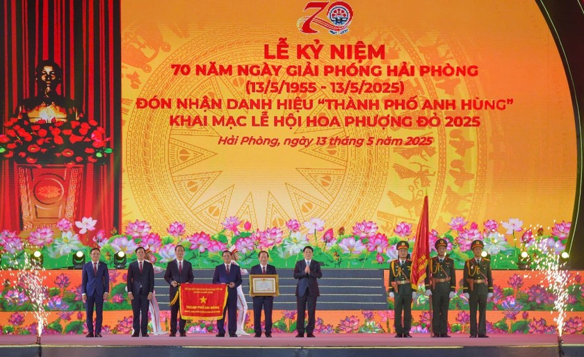 Hải Phòng vinh dự đón nhận danh hiệu cao quý "Thành phố Anh hùng". Ảnh: Báo PLVN