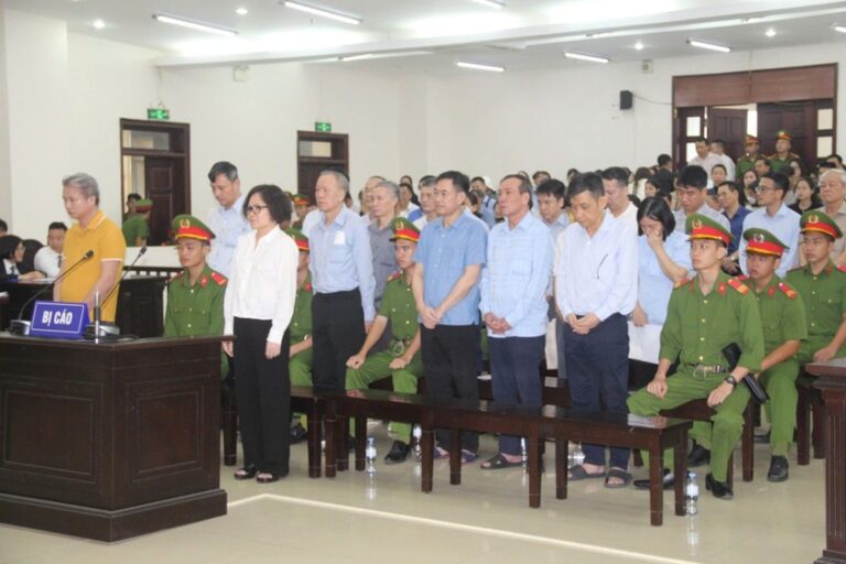 Các bị cáo tại tòa. Ảnh: Báo PLVN