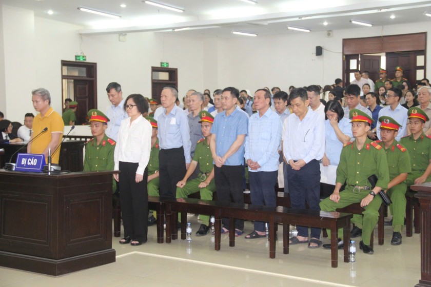 Các bị cáo tại tòa. Ảnh: Báo PLVN