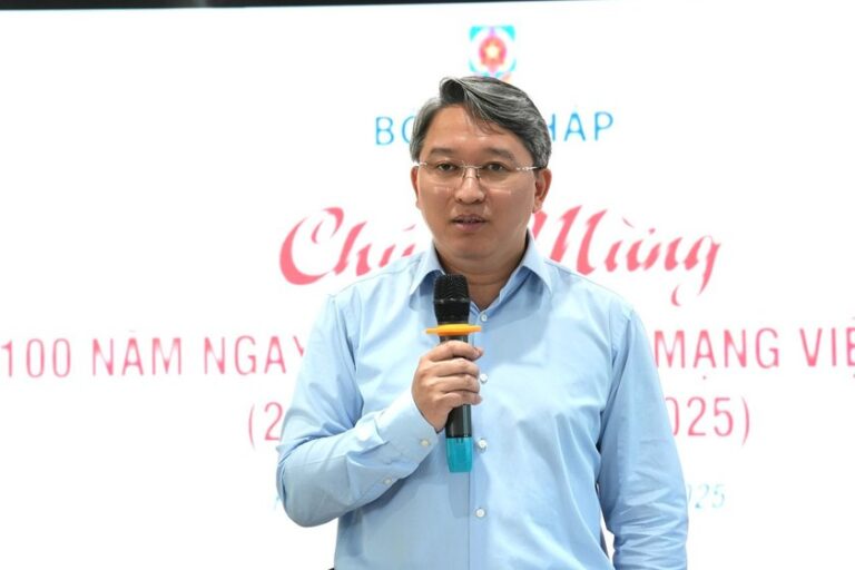 Bộ trưởng Nguyễn Hải Ninh phát biểu tại cuộc gặp. Ảnh: Báo PLVN