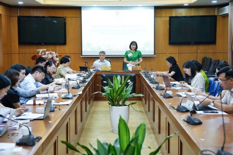 Cảnh Hội đồng thẩm định. Ảnh: Báo PLVN